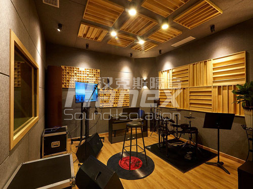 簽訂浙江電視臺(tái)錢(qián)江頻道錄音棚制作合同