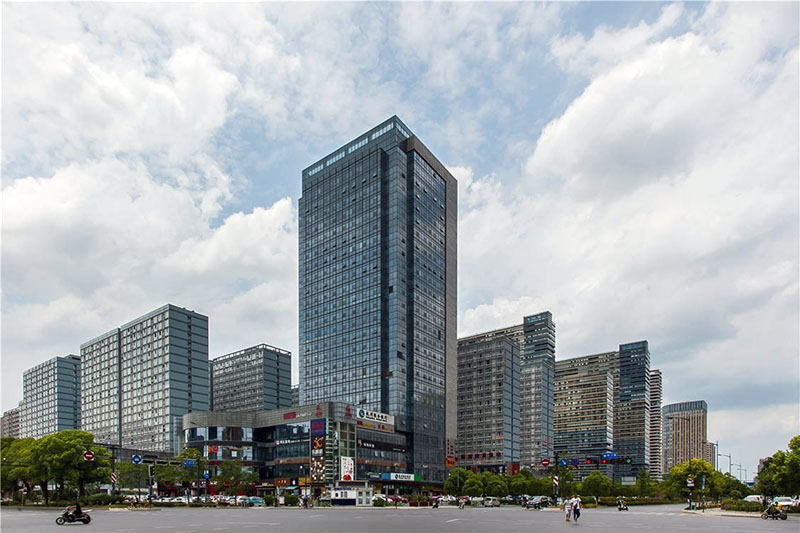 中沙金座裙樓頂空調機組和水泵噪聲治理項目